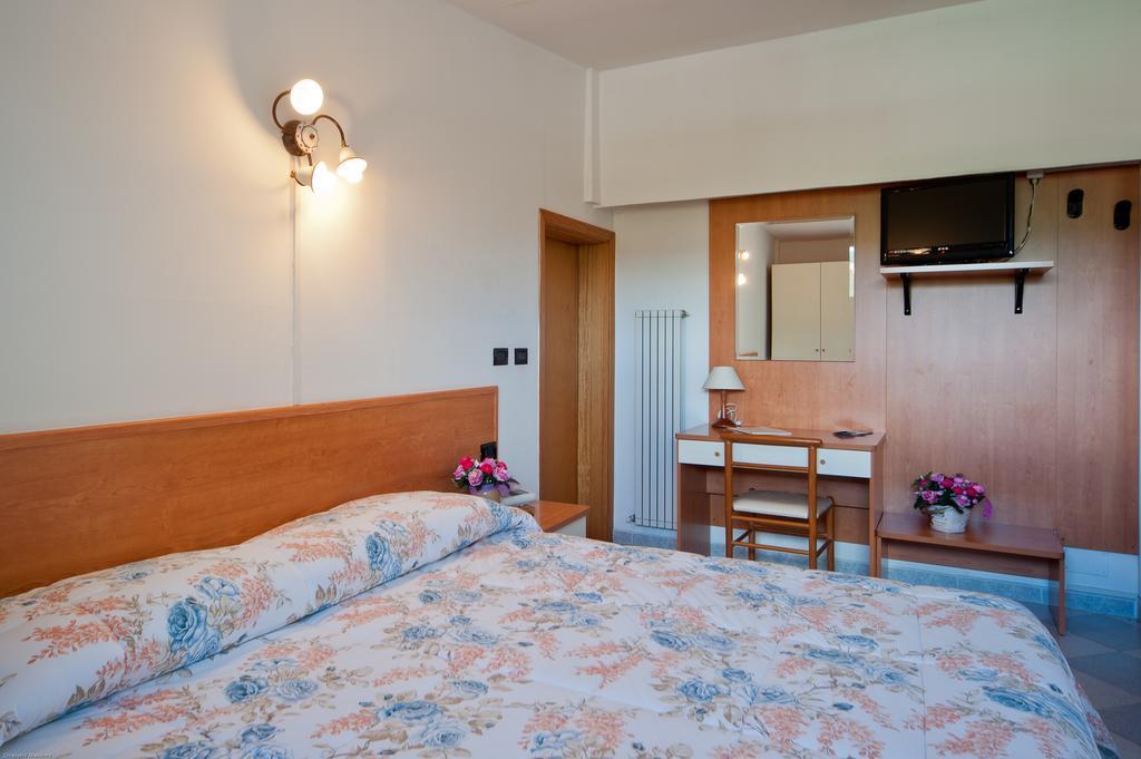 Hotel Il Quadrifoglio Cascia Phòng bức ảnh