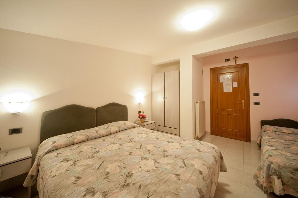 Hotel Il Quadrifoglio Cascia Phòng bức ảnh
