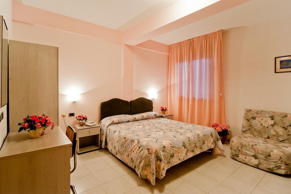Hotel Il Quadrifoglio Cascia Phòng bức ảnh
