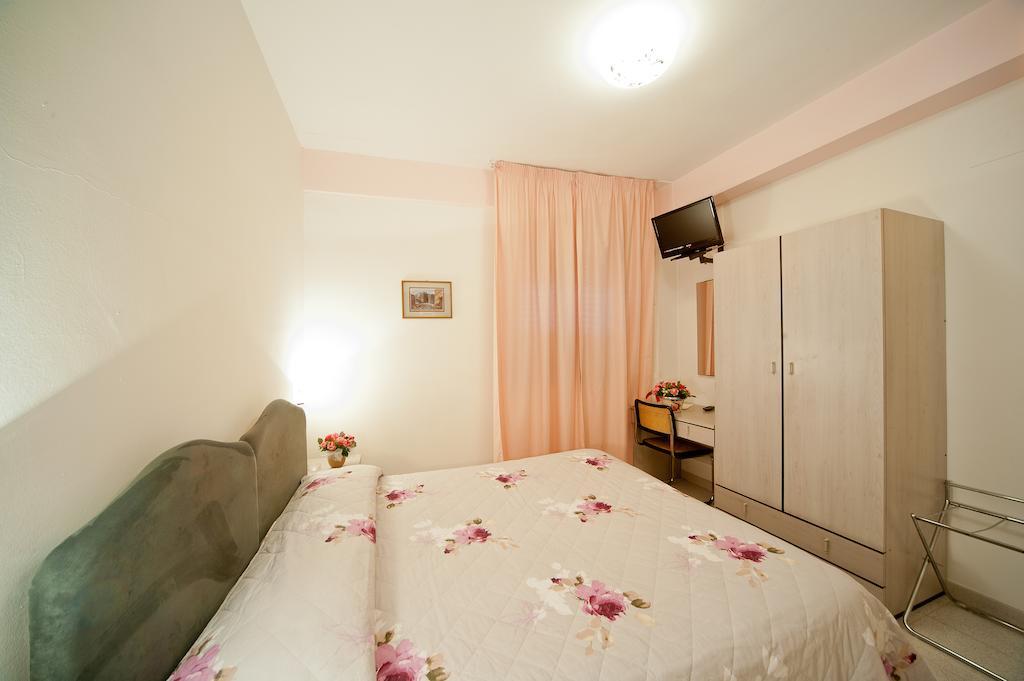Hotel Il Quadrifoglio Cascia Phòng bức ảnh
